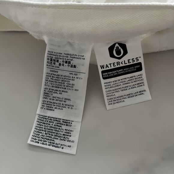 Levi's Premium Wedgie Jeans Straight Distressed Cropped Y2K Denim White Size 26 - Picture 9 of 14